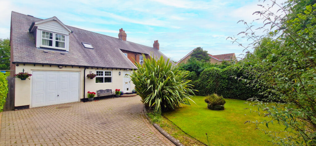 Charming semi-detached house with garden view, offered by Spartan Property Estate Agents.